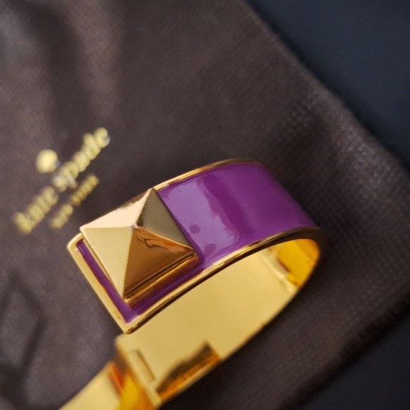 KATE SPADE NY PURPLE BAJA ROSE HINGED TURN LOCK PYRAMID BANGLE BRACELET CUFF - Picture 7 of 9